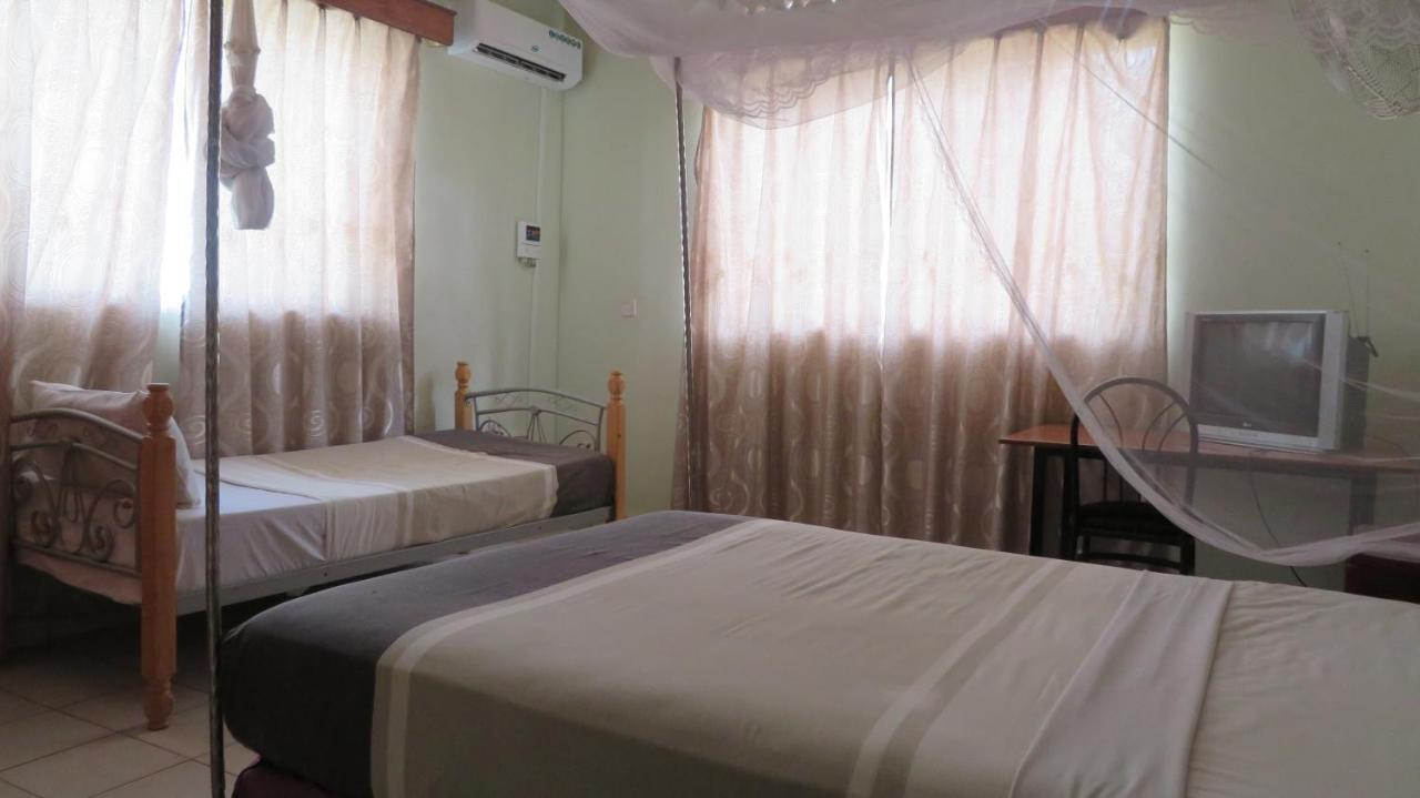 Global Village Hotel Pakwach Eksteriør bilde