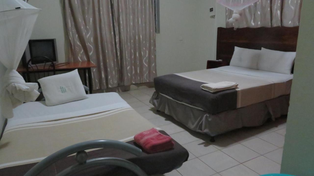 Global Village Hotel Pakwach Eksteriør bilde