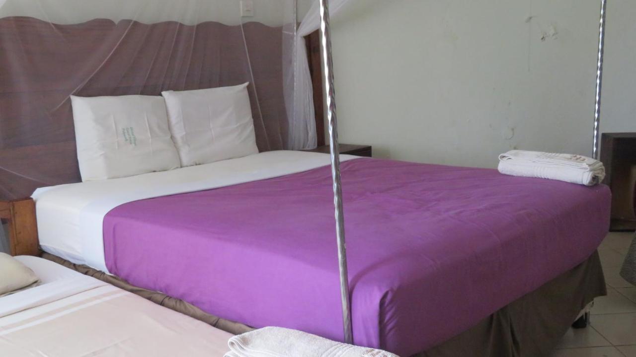 Global Village Hotel Pakwach Eksteriør bilde